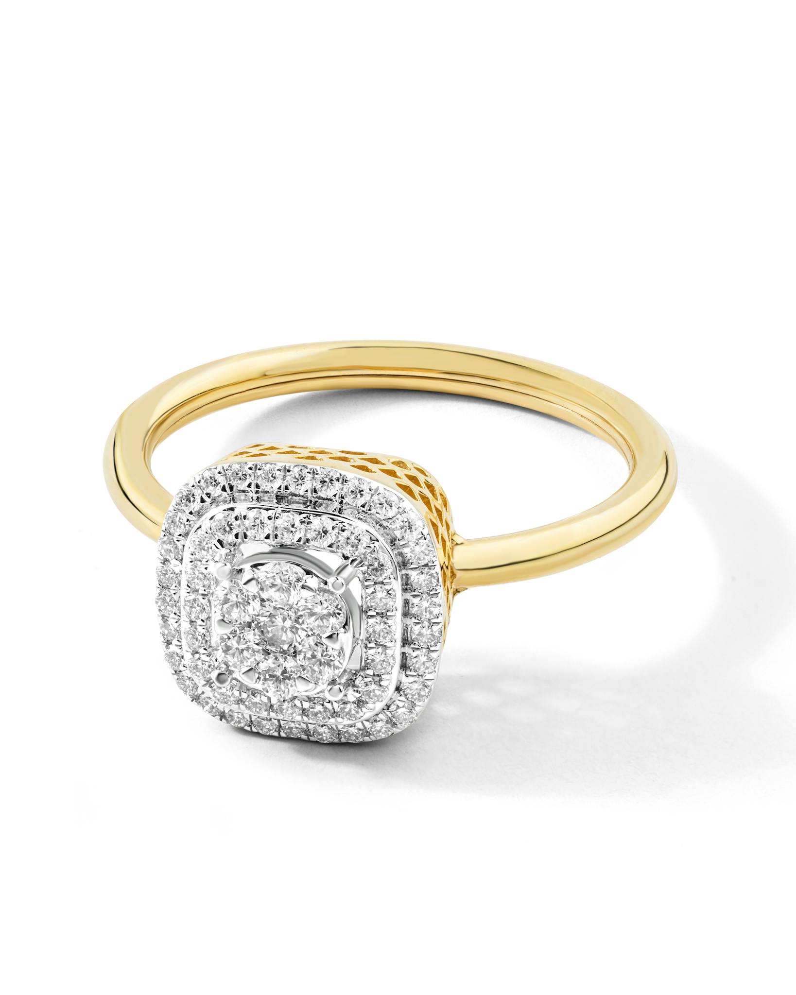 Luxurious gold ring with a stunning diamond design, perfect for engagements or weddings.